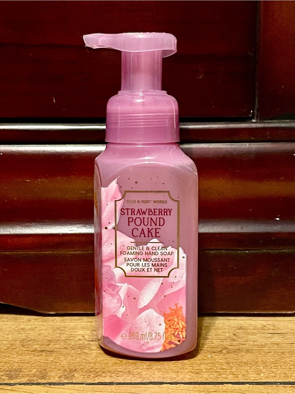 Bath & Body Works Strawberry Pound Cake Foaming Hand Soap - Pink